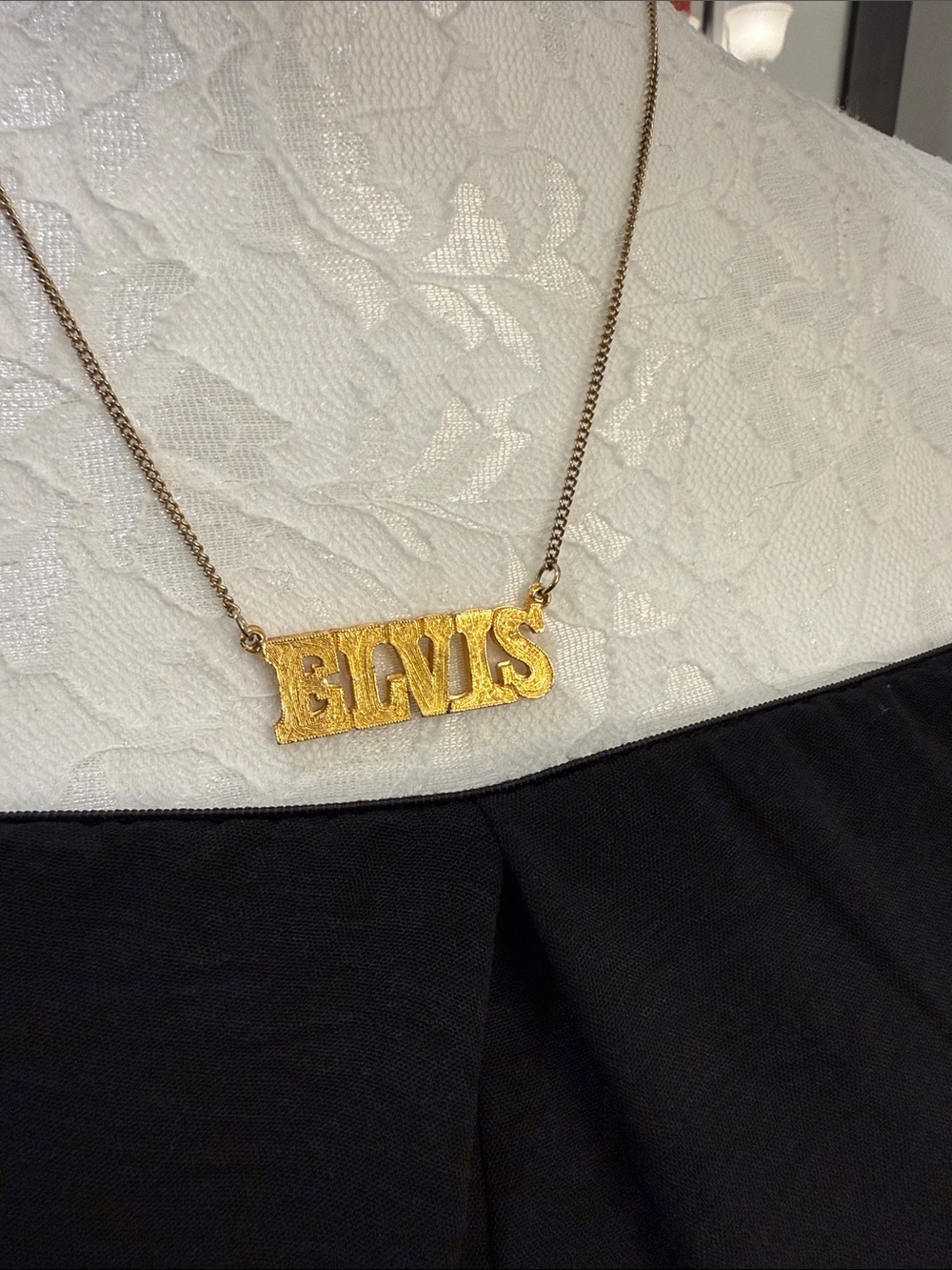 VTG 1977 Elvis Presley Gold Tone Nameplate Necklace Boxcar Ent 18"